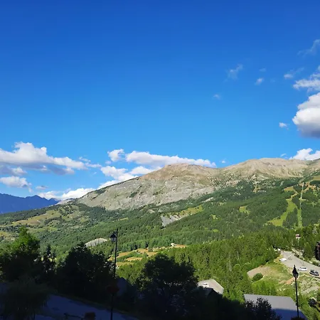 Avec Vue Imprenable Au Super-sauze - Pied Des Pistes